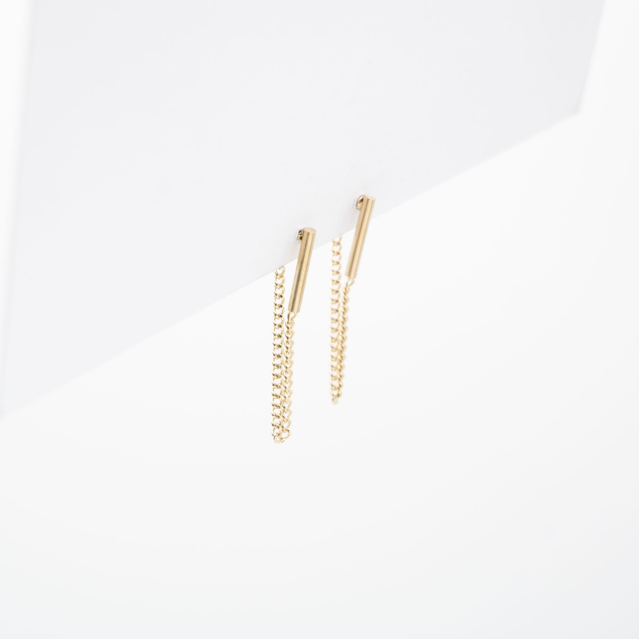 Aretes Dorados Con Con Cadena Colgante