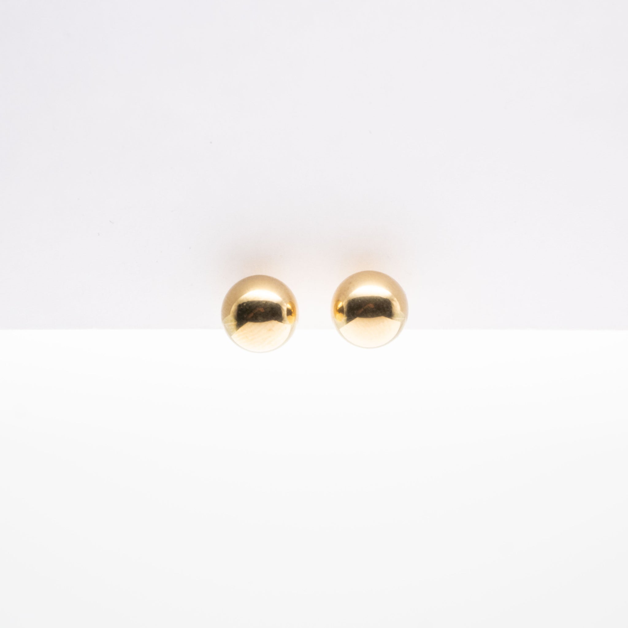 Aretes Dorados Minimalistas Mediano