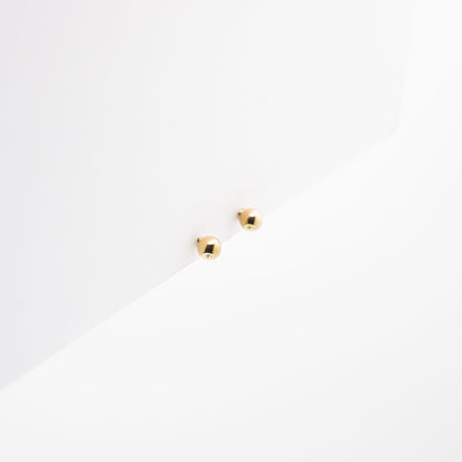 Arete Minimalista Dorado Mediano