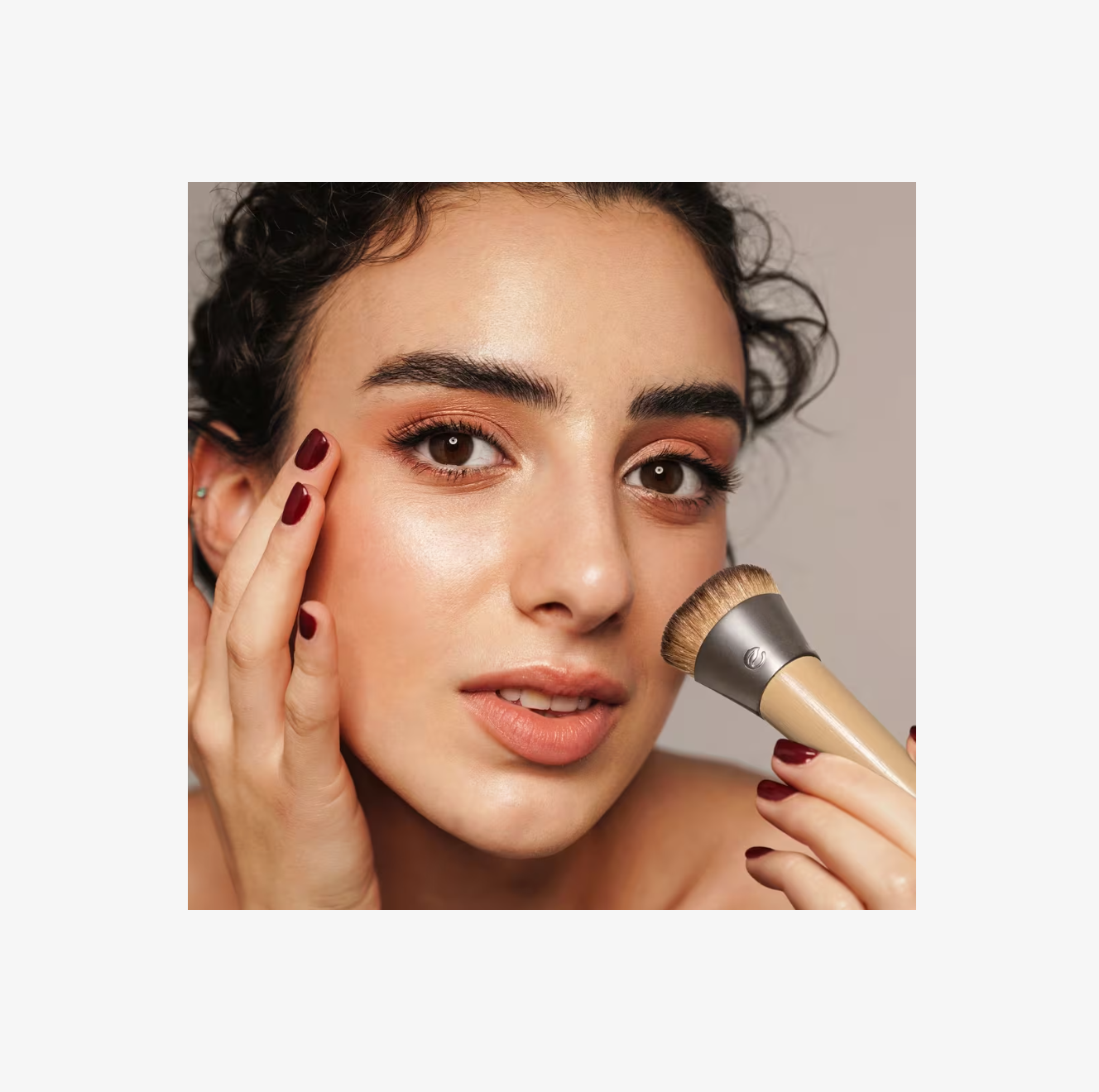 Brocha para Base Wonder Cover Complexion – EcoTools