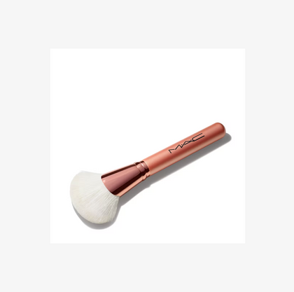 Brocha 143S Bronzer Fan – MAC