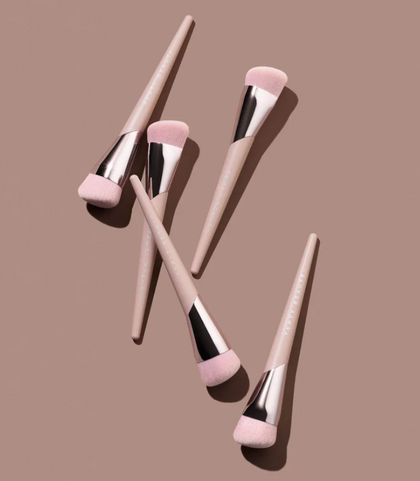 Fenty Beauty by Rihanna Brocha para Base 145