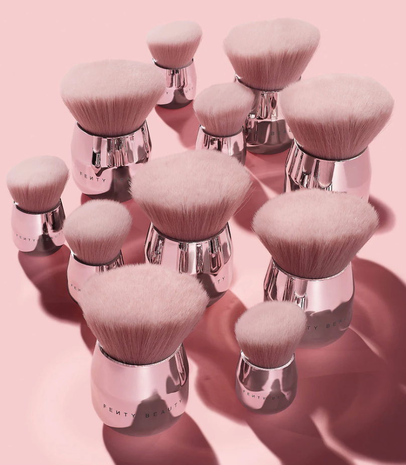 Fenty Beauty by Rihanna Brocha Kabuki para Rostro y Cuerpo 160