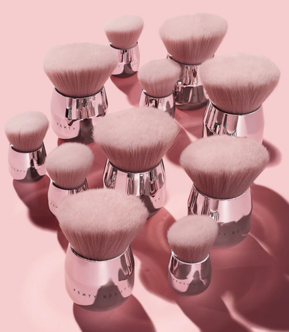 Fenty Beauty by Rihanna Brocha Kabuki para Rostro y Cuerpo 160