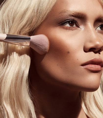 Fenty Beauty by Rihanna Brocha para Bronceador Sculpting 195