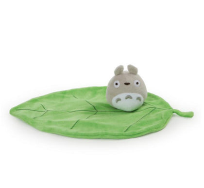 Peluche Totoro Gund en Hoja