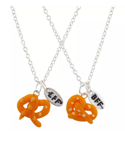 Collar De La Amistad Pretzels