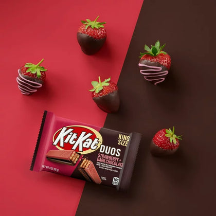 KIT KAT®, DUOS Strawberry Flavored Creme and Dark Chocolate King Size Wafer Candy, Barra de 3oz